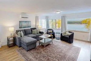 The River House - Laclede