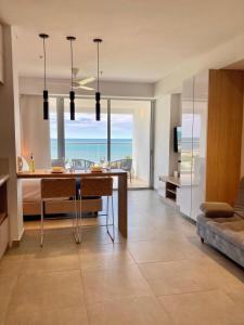 Suite moderna con vista al mar y parque CB 814