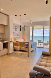 Suite moderna con vista al mar y parque CB 814