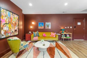 Lavish Loft on Main St - Walk to Stn Mtn Park!