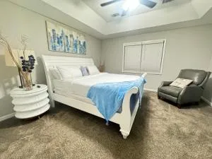 Cottage Getaway in Martinez Charming 3-Bedroom Retreat with WiFi and AC, Perfect for Your Next Stay - 格罗夫敦