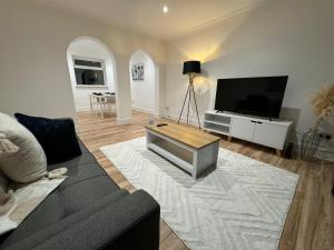 Newly Refurbished Sleep 6 Free Parking