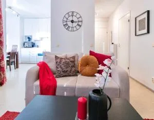 Red Modern Rustic Retreat w SAUNA near Mall and Aalto - Otnäs