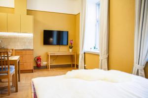 Livonia Central Apartments