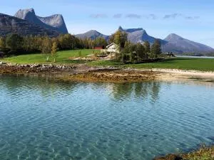 Efjord and Stetind Resort - Cabin Kobbernestinden - 勒丁恩