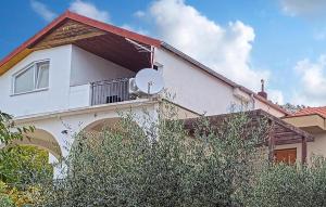 Amazing Home In Modric With Wifi 