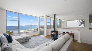 Amazing Views, Stunning Beaches and Beautiful Bushwalks