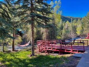 Cozy Log Cabin on the Florida River- Only 15 mins from Downtown Durango