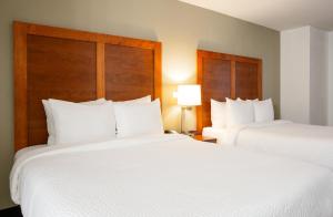 Queen Room with Two Queen Beds - Non-Smoking room in Quality Inn Glendale at Arrowhead Towne Center