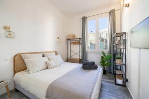 Charming Apt Nice Port Place du Pin with Balcony