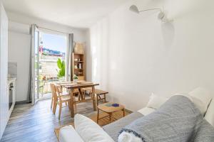 Charming Apt Nice Port Place du Pin with Balcony