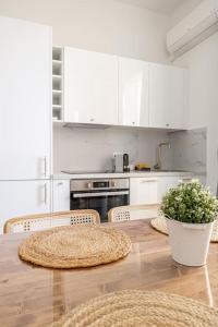 Charming Apt Nice Port Place du Pin with Balcony