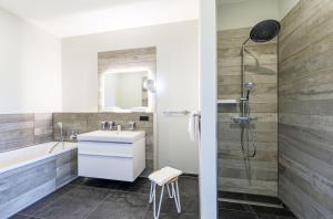 Traumhafte Ferienwohnung Wellenmeer, Wellness trifft auf Historische Seefahrtschule