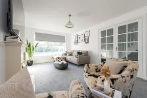 Stunning 5 bedroom detached house in Hornchurch - Romford