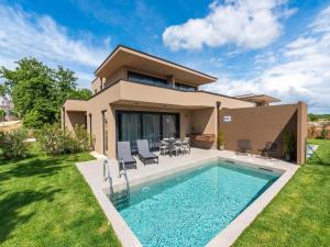 Luxury apartment with private swimming pool 