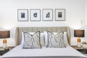 Monochrome Muse - Stylish Retreat near CBD & Beach