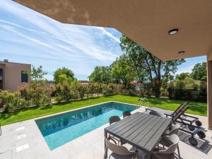 Luxury apartment with private swimming pool 