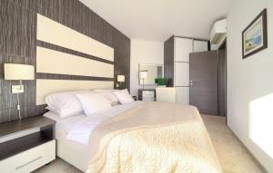 Holiday house with a swimming pool Krk - 23580