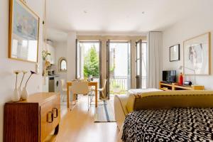 Sunny Priorado Vintage studio with balcony