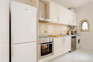 Sunny Priorado Vintage studio with balcony