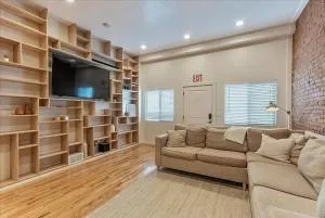 Pioneer Park Splash Pad Close & Pet Friendly - Hurricane