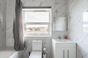 Cozy Downtown Apartment