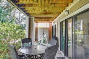 Luxe Tropical Resort Escape - Beaches Nearby!