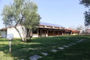 Gioulis Apartments & Studios - Néa Plája