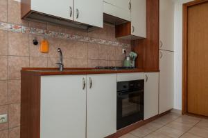 Apartments by the sea Igrane, Makarska - 22690