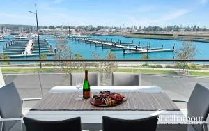 Marina Vista - Waterfront Apartment - Dunmore