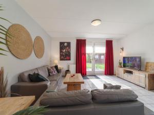 Holiday Home in Peaceful Dutch Park with Terrace