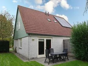 Spacious holiday home with garden - Kapelle