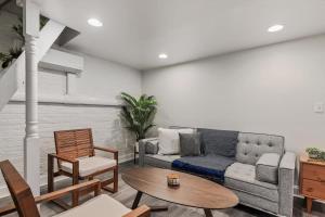 Garden-Level 2-BR Apt in Historic Petworth Home