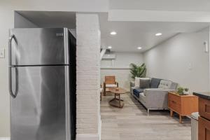 Garden-Level 2-BR Apt in Historic Petworth Home