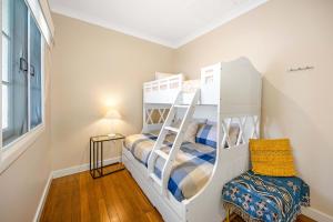 Tribal Tides - waterfront cottage, pet friendly