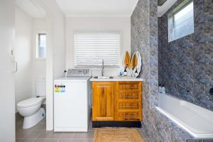 Tribal Tides - waterfront cottage, pet friendly
