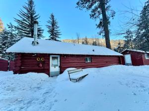Cozy Log Cabin on the Florida River- Only 15 mins from Downtown Durango