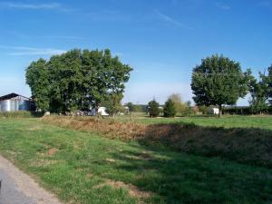 Gîte et camping à la ferme avec espace détente - Profitez de la campagne du Berry - FR-1-591-558