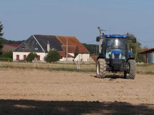 B&B / Chambres d'hotes Gite et camping a la ferme avec espace detente - Profitez de la campagne du Berry - FR-1-591-558 : photos des chambres