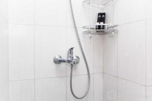 Homey and Tidy Studio Monroe Tower Apartment By Travelio