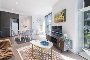 Absolute luxury 1BR Apt MQ PoolGym