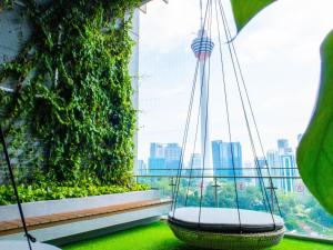 Ceylonz Suites KLCC Rooftop Infinity Pool KL Tower View