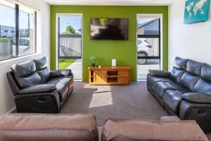 Large Family Home Near The Landing - Wigram