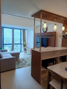 Luxury 2-BR, 2 Baths Condo at 38 Park Ave with Panoramic View