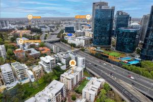 Impressive Apt w Pool Gym and Tennis