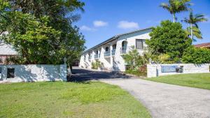 La Sirena Pool and barbie, private boat ramp, WiFi, two bedrooms, 3 beds