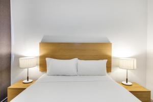 Modern Nomads Chic 1BR with Balcony in the Heart of South Yarra