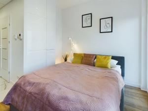 Modern, Air-conditioned Studio in the Centre of Warsaw by Noclegi Renters