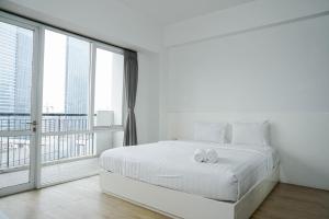 Spacious 3BR Ambassade Kuningan Apartment By Travelio