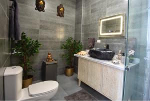 Lavish suite 97m wifi sea view apt boutique resort